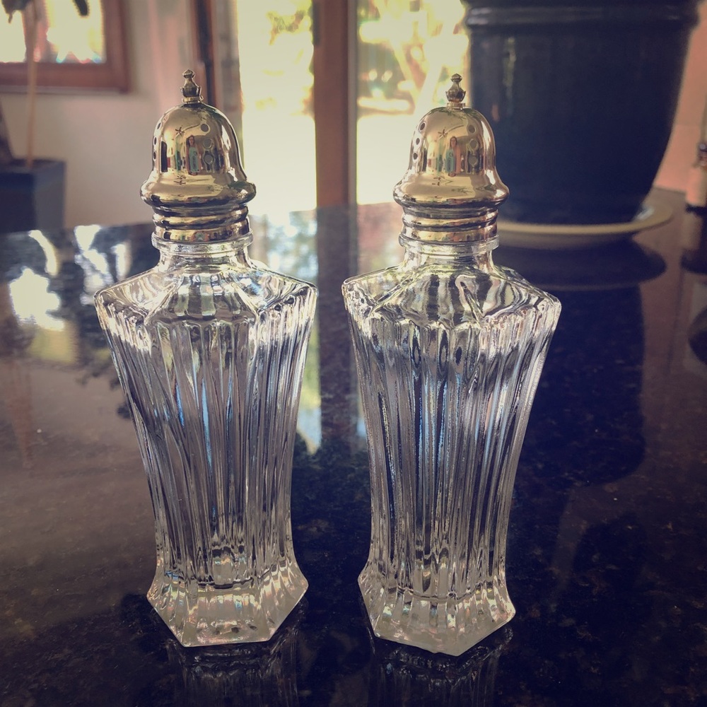 Mikasa NEW! Salt andPepper Shakers lowest offer.